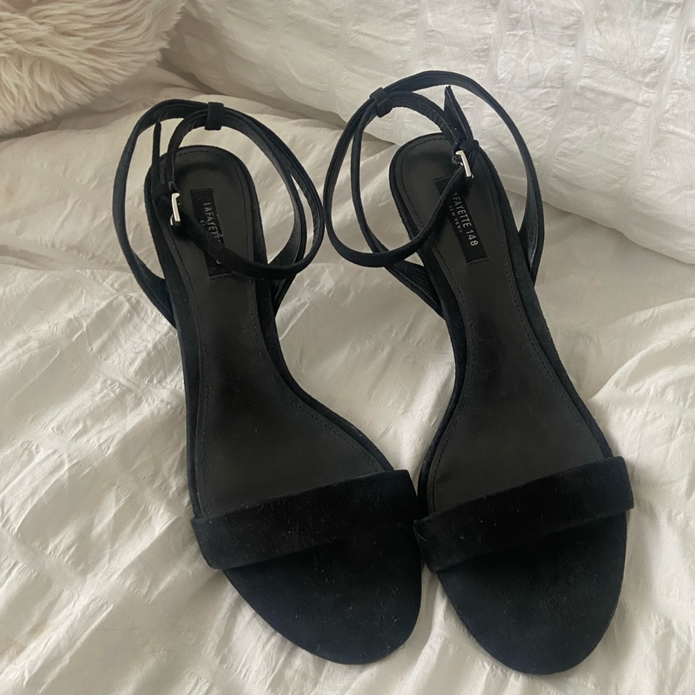 Ankle strap suede heel